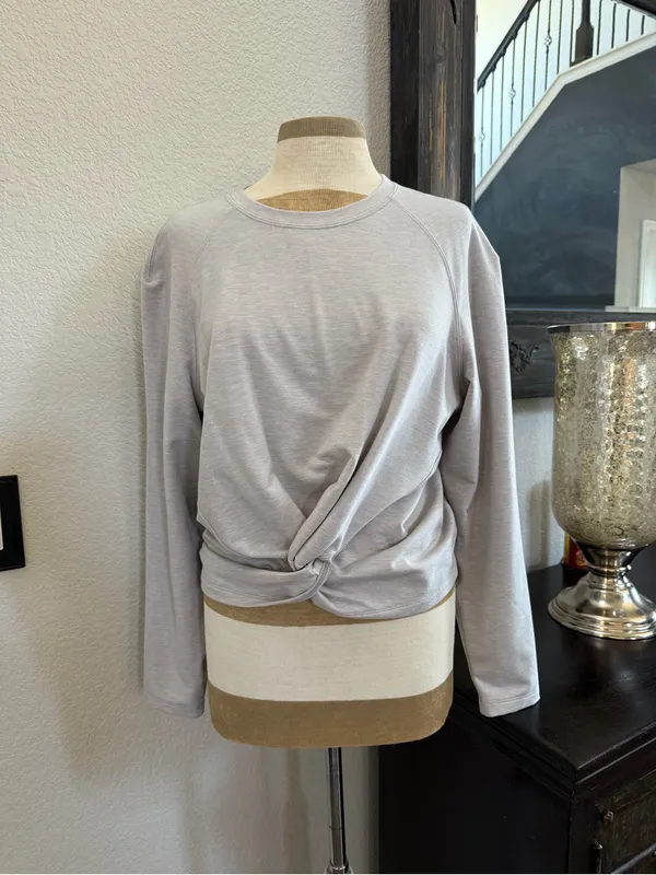 Lululemon Tuck & Gather Pullover long sleeve 6 - Image 4