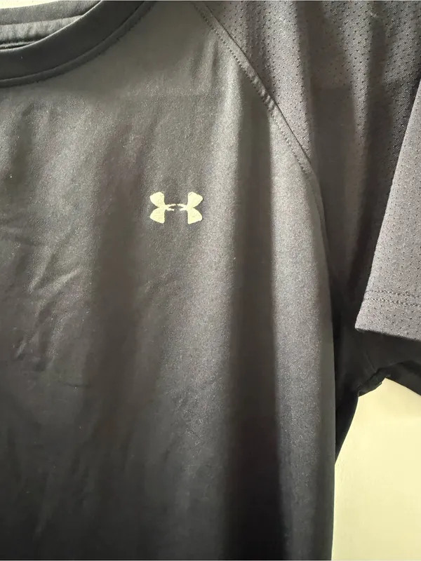 Under Armour Black Short-Sleeve Performance Tee - Image 4