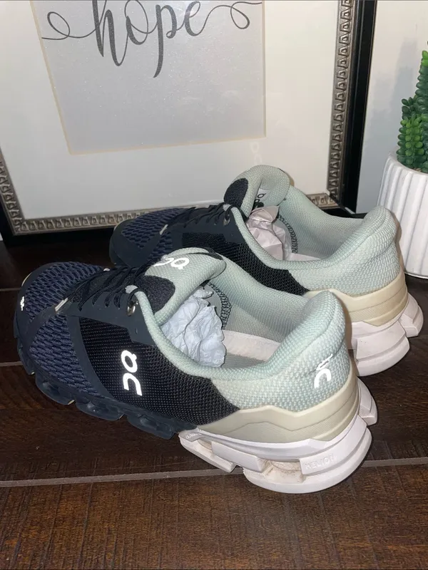 On Cloud Cloudflyer Running Shoes / Sneakers size 9 - Image 7