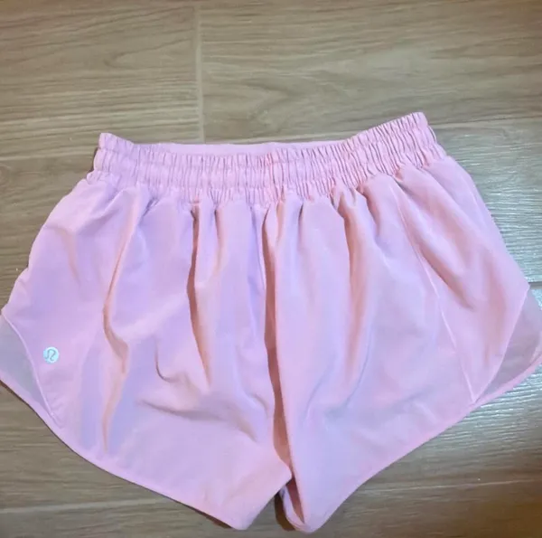 Lululemon Hot Shorts 2.5"  - Image 2