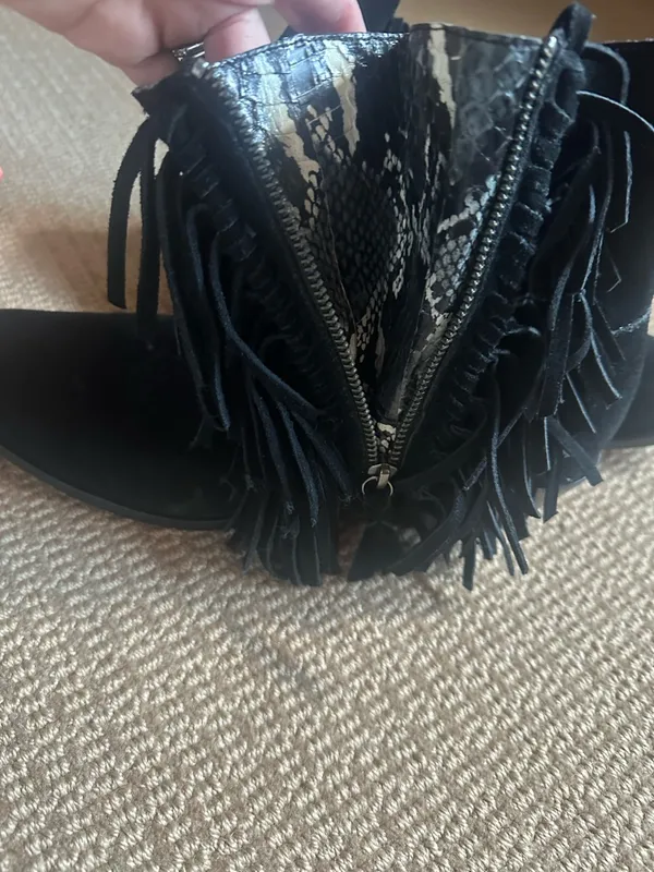 Cynthia Vincent black suede ankle boots fringe size 10 booties - Image 9