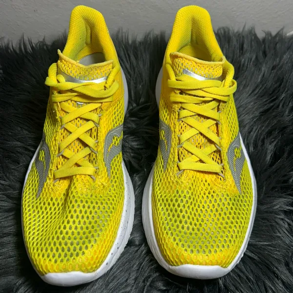 Saucony Kinvara 14 Running Shoes Yellow Mesh Silver Logo Sneakers Size 8.5 - Image 3
