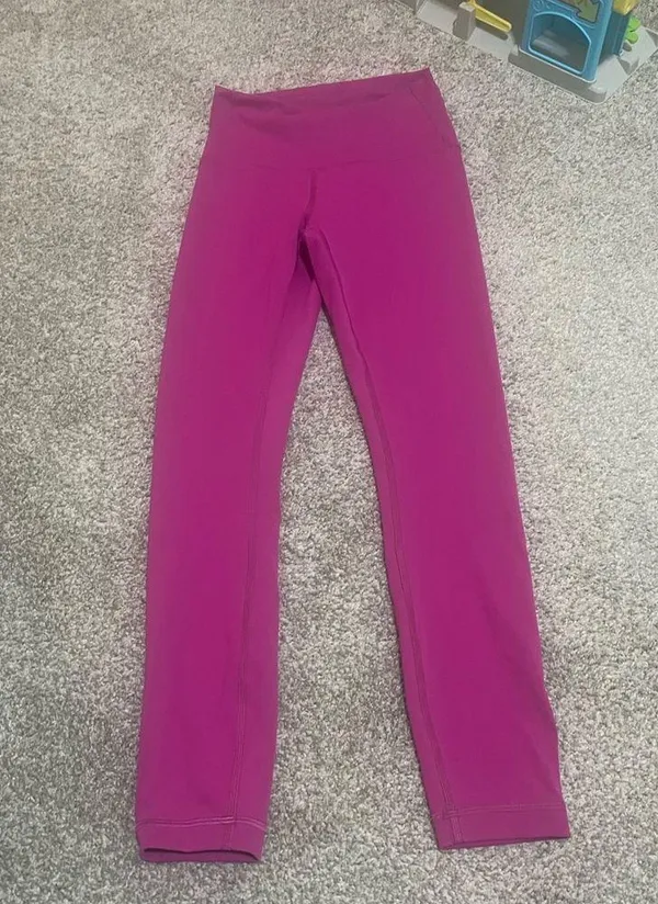 Lululemon PINK leggings size 4 really only wore a couple times great condition - Image 2