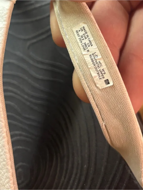 Reef White Flip Flops Size 8 - Image 6