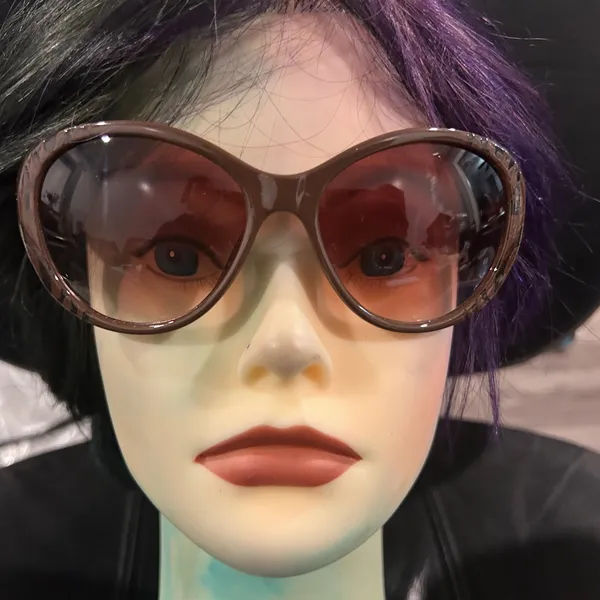 Steve Madden Chic Brown Sunglasses - Image 7