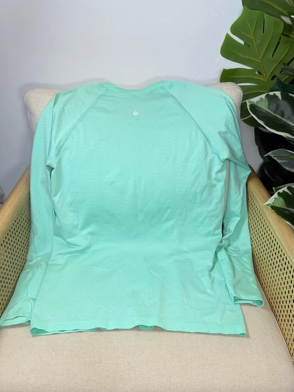 Lululemon Swiftly Tech Long Sleeve 2.0 Size 10 - Image 4