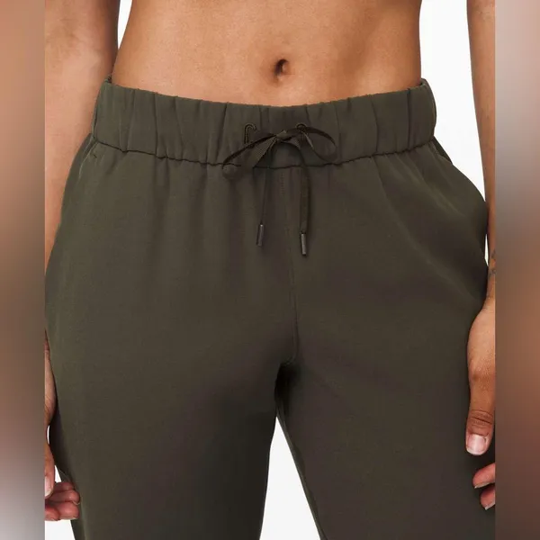 LULULEMON On the Fly Jogger in Dark Olive Size 6 - Image 5