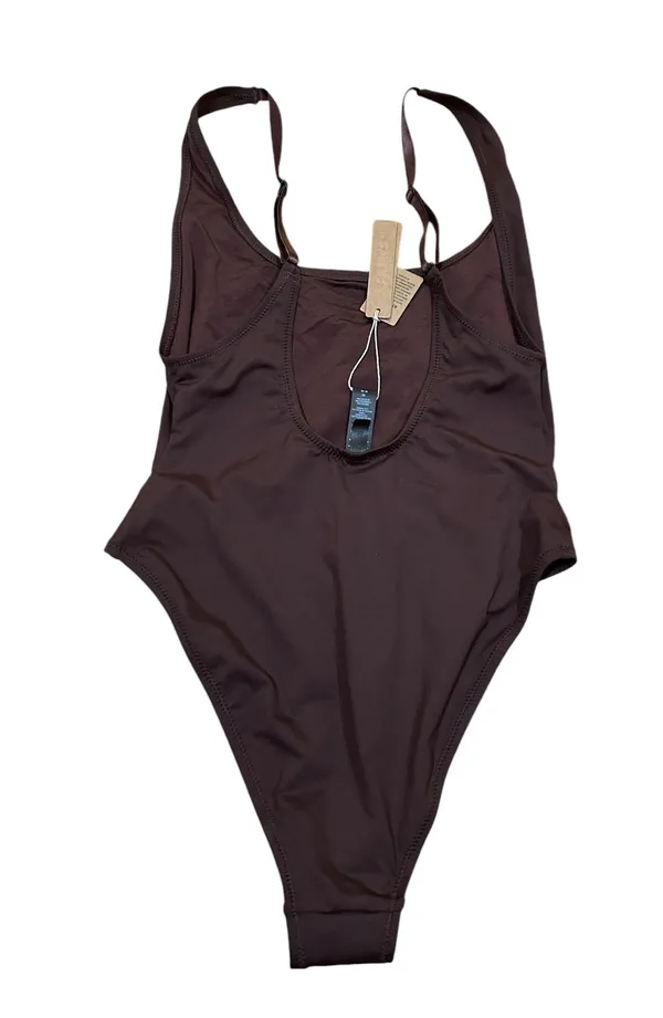 SKIMS NWT Scoop Neck One Piece Swimsuit Size Medium In Cocoa - Image 5