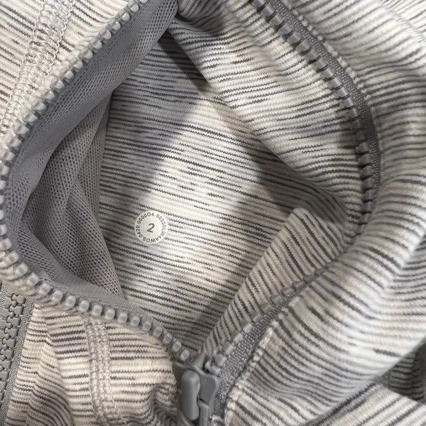 Lululemon gray define jacket size 2 *has logo* - Image 5