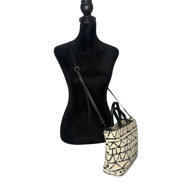 Universal Thread Crossbody Shoulder Textured Bag‎ BOHO Chic Artsy Eclectic - Image 2