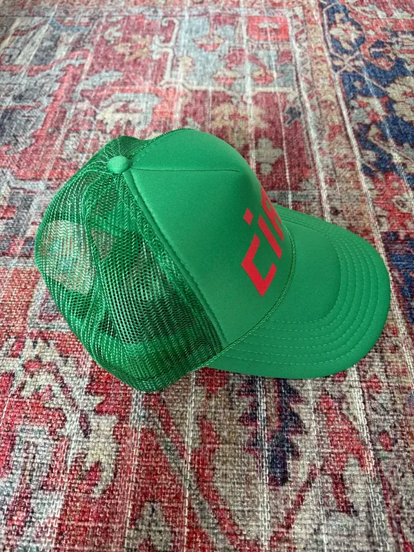 clare v ciao trucker hat Green - Image 2