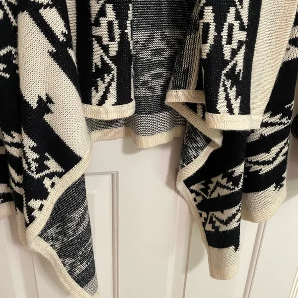 Moon Collection Aztec Print Black & Cream Chunky Knit Cardigan L - Image 6