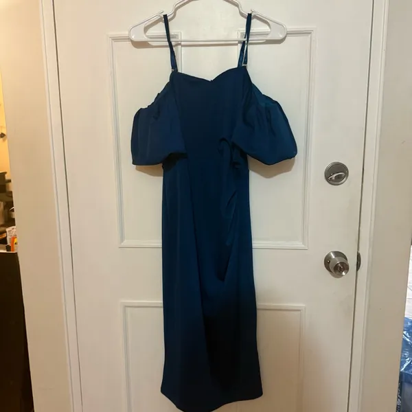 S104 NWOT Elegant Black Puff Sleeve Midi Dress - Image 3