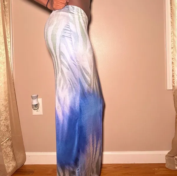 Pretty Little Thing Blue Ombré Print Maxi Skirt - Image 5
