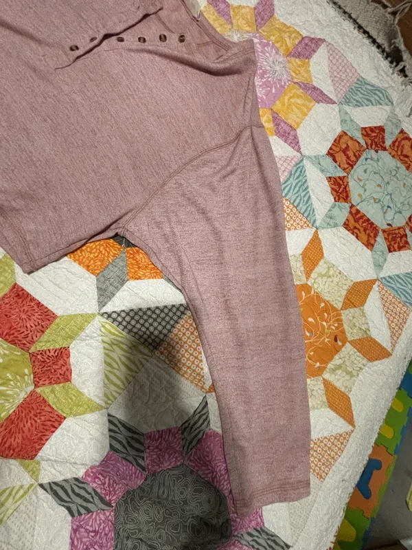 Pink new in pullover sweater Size L - Image 4