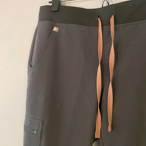 FIGS Charcoal Gray Zamora Jogger Scrub Pants Uniform Women's size Small Petite - Image 3