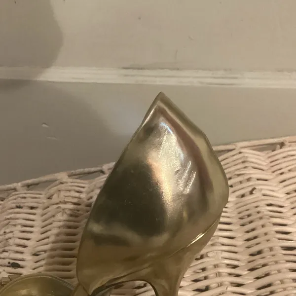 Gucci Gold Heeled Sandals - Image 3