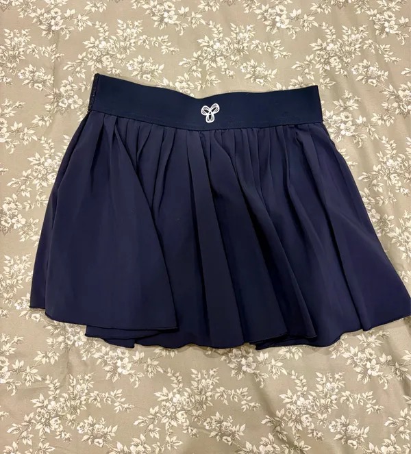 Aritzia TNA Navy Tennis Pleated Skirt - Image 3