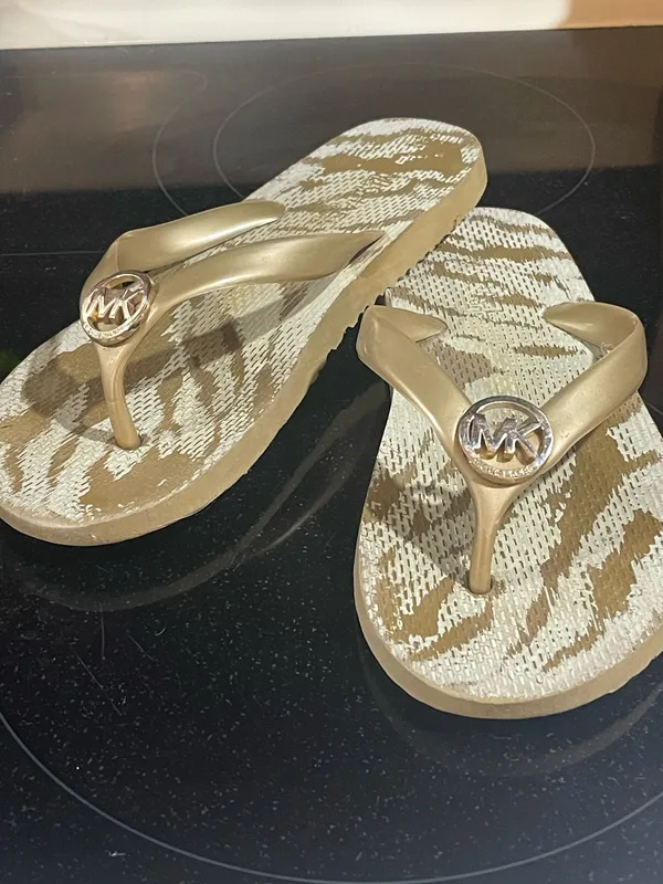 Michael Kors Logo Print Flip Flop Sandals Preloved Womens Size 5/6 - Image 2