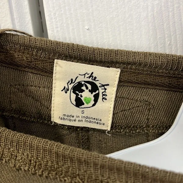 ‎NWT We the free Army Green over size shirt size S - Image 4