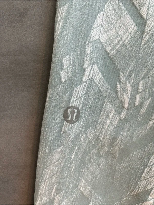 Lululemon Swift Speed High-Rise Tight 28 | Reverberate Chevron Silver Blue White - Image 4