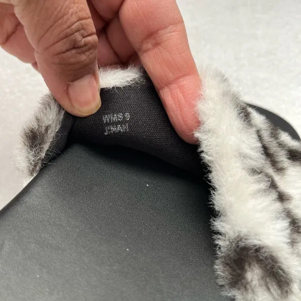 DV by Dolce Vita Women's Black and White Faux Fur Slides - Image 6