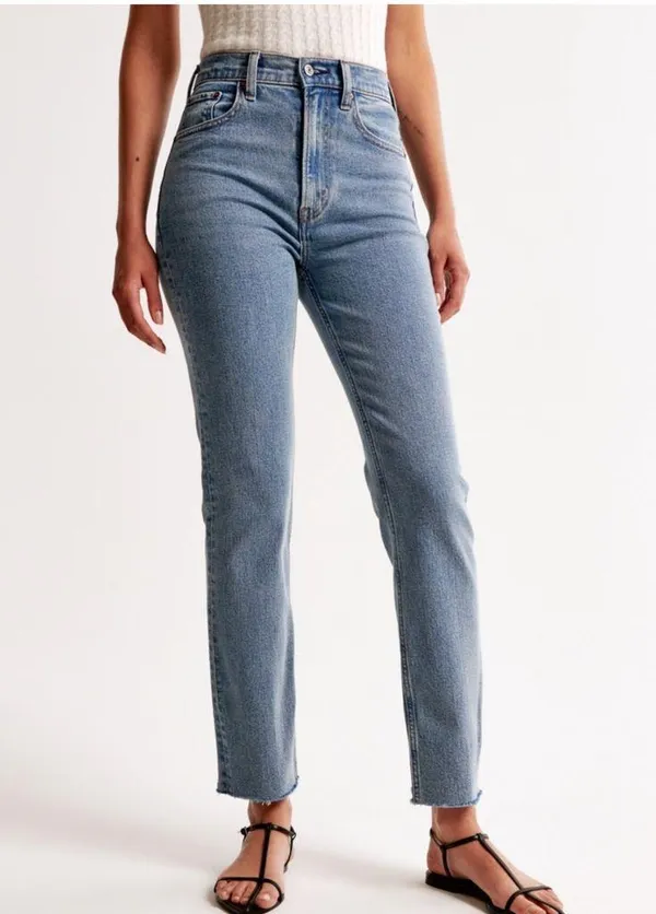 Abercrombie and Fitch Ankle Straight Ultra High Rise, distressed raw hem - Image 2