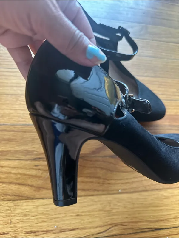 Giani Bernini Black Mary Jane Heels with Patent Strap - Image 5