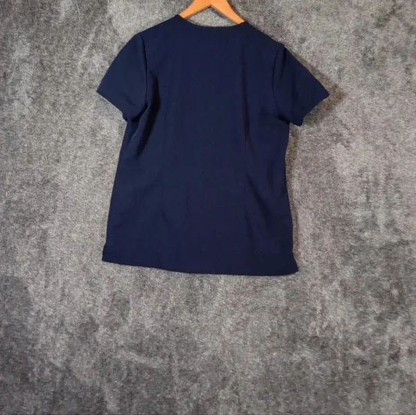 Figs casma scrub top 3 pocket v neck women's size small - Image 3