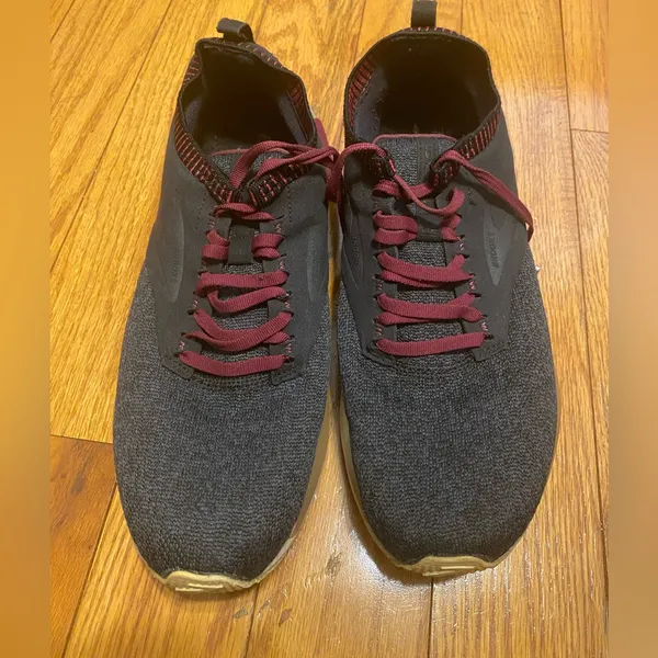 Women's Brooks Ricochet LE Black Maroon‎ Running Shoes Size 11.5 1202921B018 - Image 2