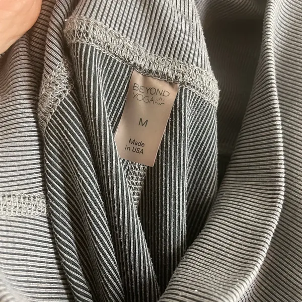 Beyond Yoga Ribbed High Rise Leggings Gray size M *flaw* - Image 11