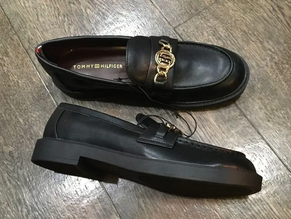 NEW Tommy Hilfiger Women’s Size 7.5 Black Terina Faux Leather Loafers - Image 9