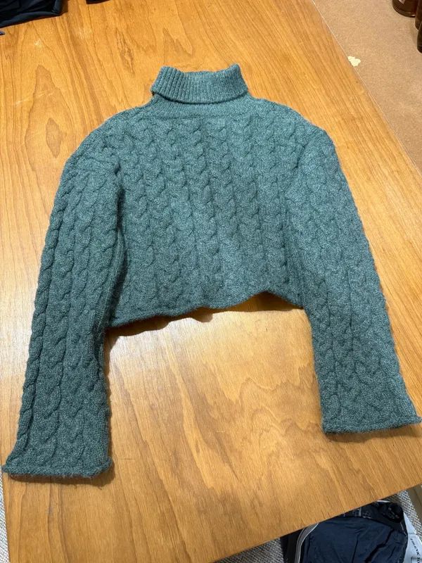 Butter Melon sweater Green Size M - Image 2