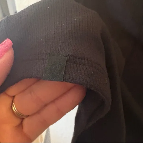 Lululemon Hold Tight Cropped Tank Top Size 12 NWT Black. - Image 5