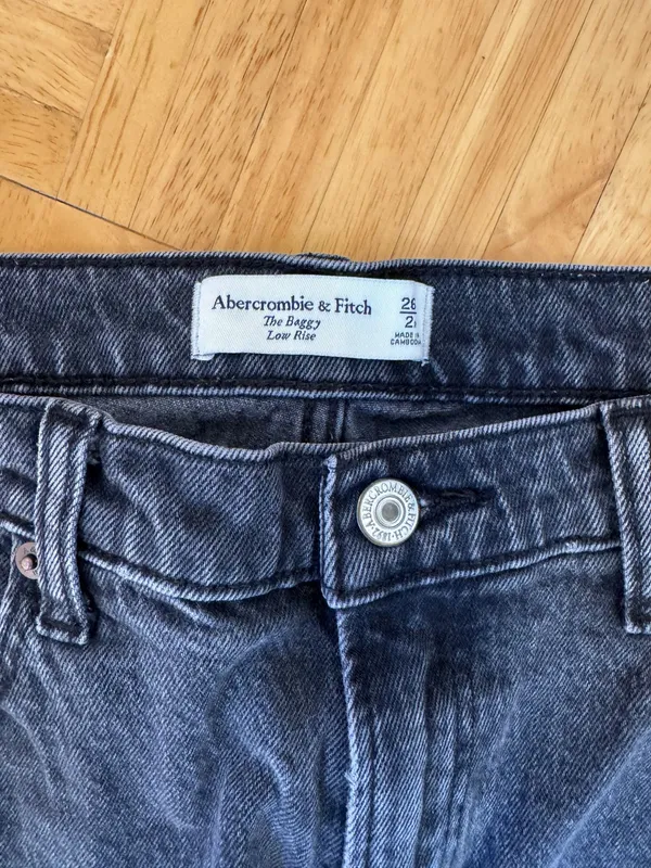 Black Low-Waisted Baggy Abercrombie Jeans - Image 4