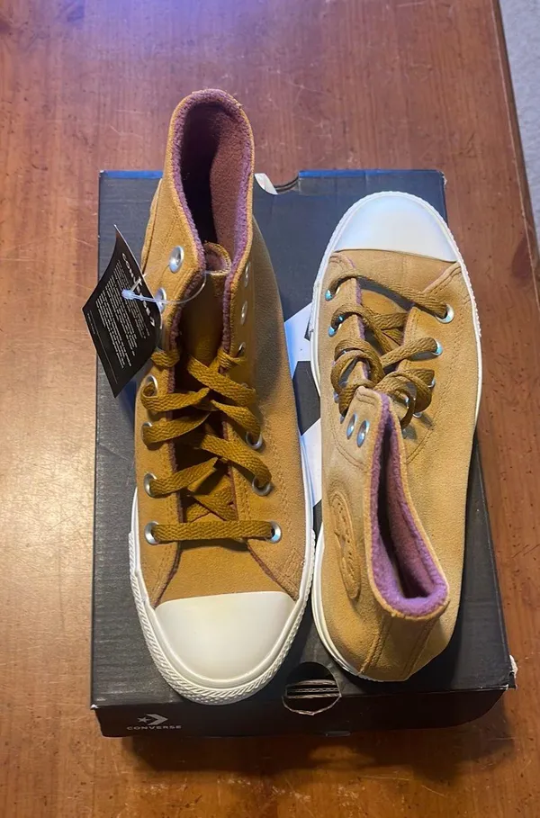 Converse New All Star, Chuck Taylor Sneaker High Top Women 7.5 - Image 7