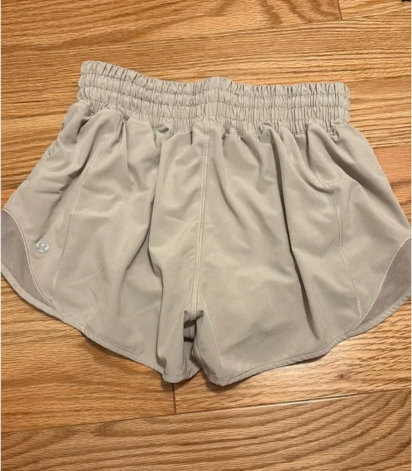 Lululemon Hotty Hot Shorts 2.5" - Image 2