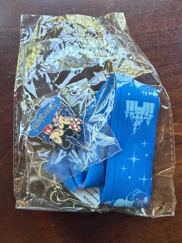 Walt Disney Travel Company Lanyard Enamel Pin and Clear Plastic Pass Holder New - Image 8