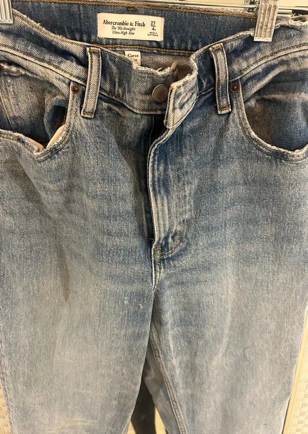 Abercrombie Curve Love 90s Straight Ultra High-Rise - Image 4