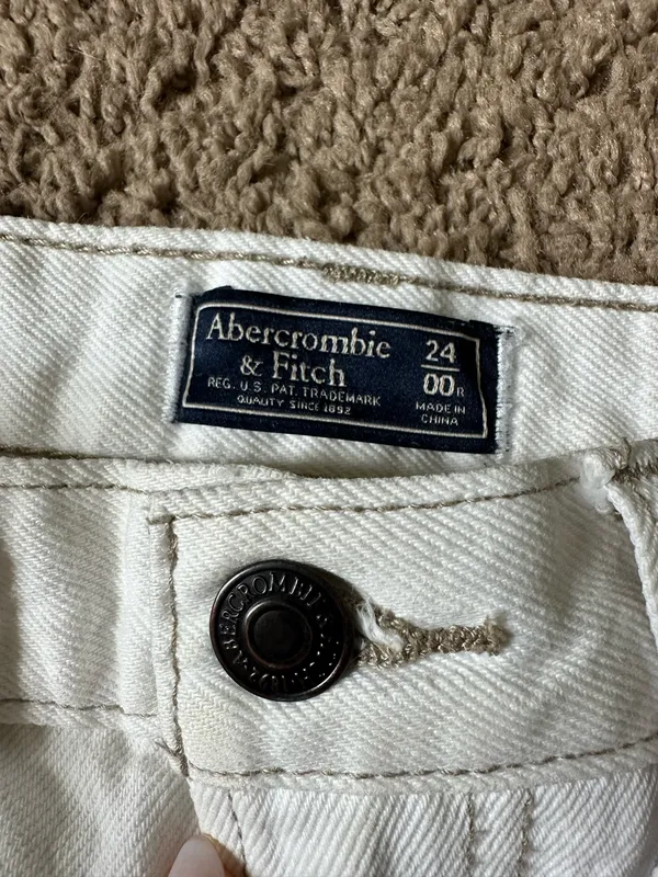 Abercrombie High-Rise Jeans - Image 4