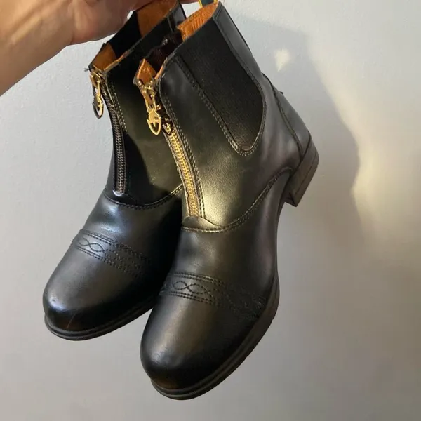 Black leather equestrian ankle boots with gold zippers and short heel 🔥 - Image 3