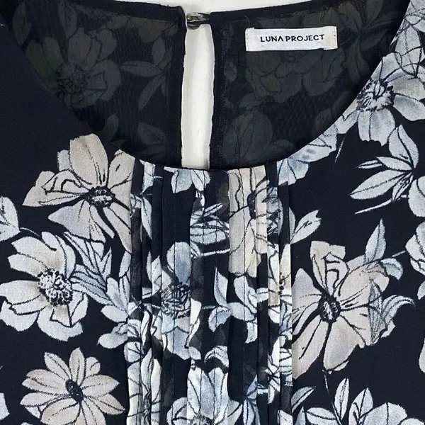 Luna Project Black & White Floral Long Sleeve Pintucked Blouse Size M - Image 5