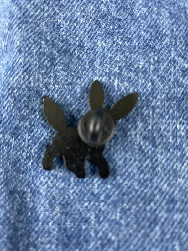 Umbreon Enamel Pin Black - Image 2