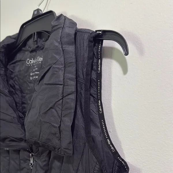 Calvin Klein Black Puffer Vest - Image 4
