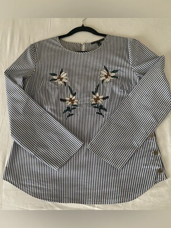 Como Black Striped Embroidered Floral Blouse - Size M - Image 2