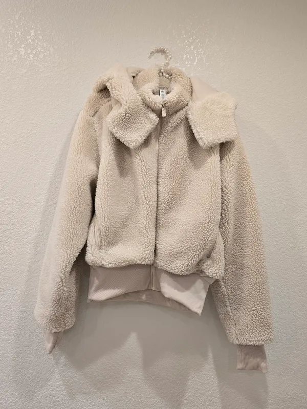Alo Yoga Foxy Sherpa Jacket - Bone XS - Image 4