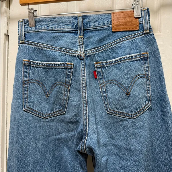 Levi’s Ribcage Straight Ankle Medium Wash Jeans Size 26 - Image 5
