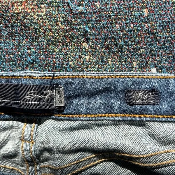 Seven7 Blue Straight Leg Jeans Classic Style Light Distressed SZ 4 Y2K Mid Rise - Image 13
