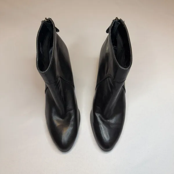 Adrienne Vittadini Black Leather Ankle Boots Block Heel Chic Trendy Zip‎ Size 8M - Image 4