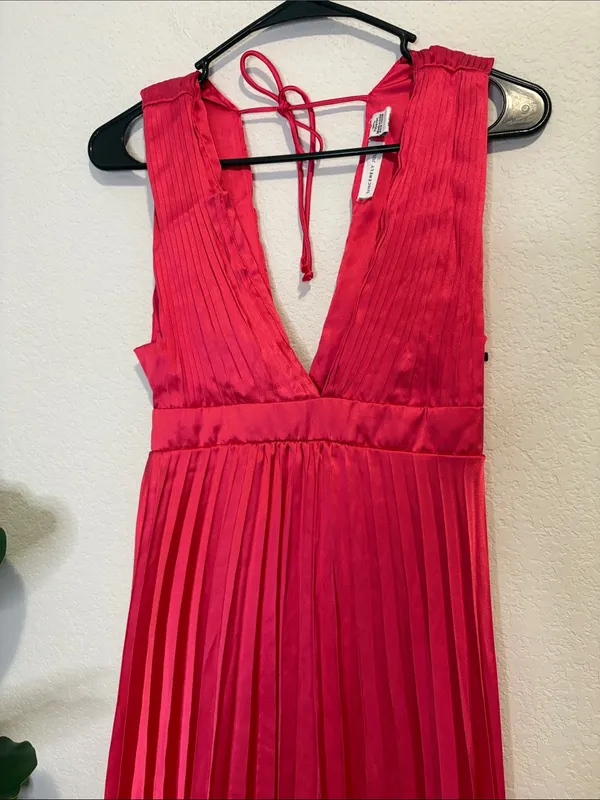 Sincerly Jules Sleeveless Pleated Mini Dress in Bright Fuchsia small - Image 5